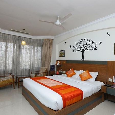 Oyo 1081 Hotel Sindhu International Tirupati Exterior photo