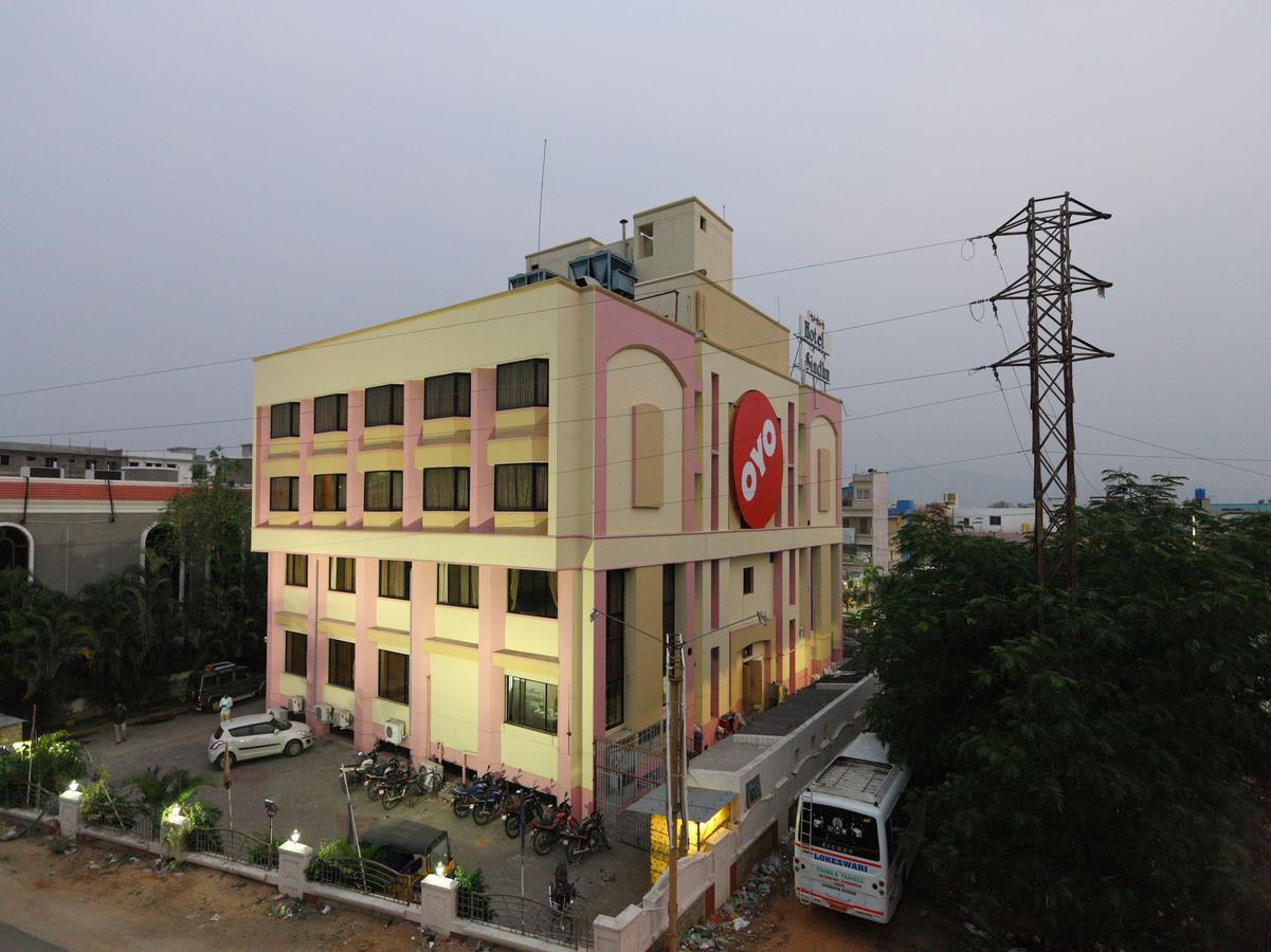 Oyo 1081 Hotel Sindhu International Tirupati Exterior photo