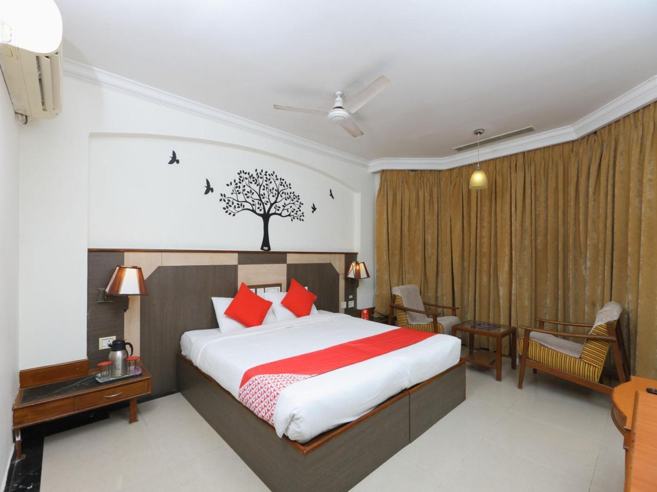 Oyo 1081 Hotel Sindhu International Tirupati Exterior photo