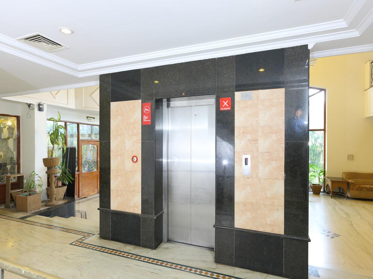 Oyo 1081 Hotel Sindhu International Tirupati Exterior photo