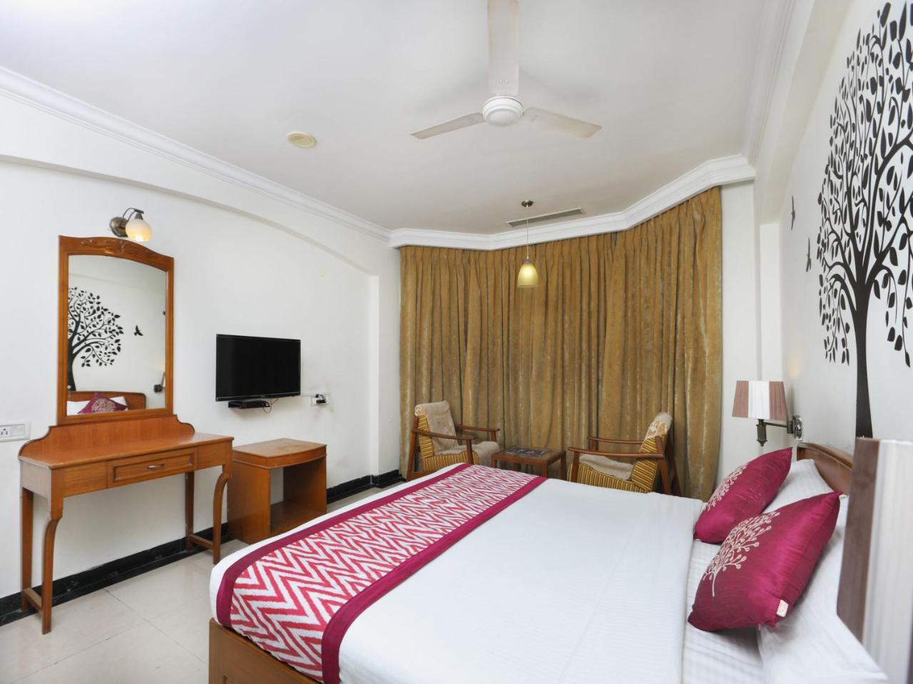 Oyo 1081 Hotel Sindhu International Tirupati Exterior photo
