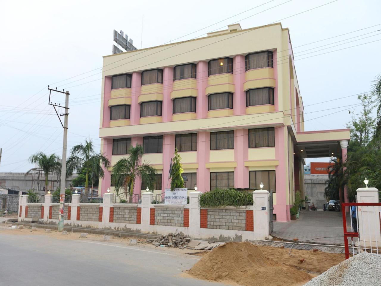 Oyo 1081 Hotel Sindhu International Tirupati Exterior photo
