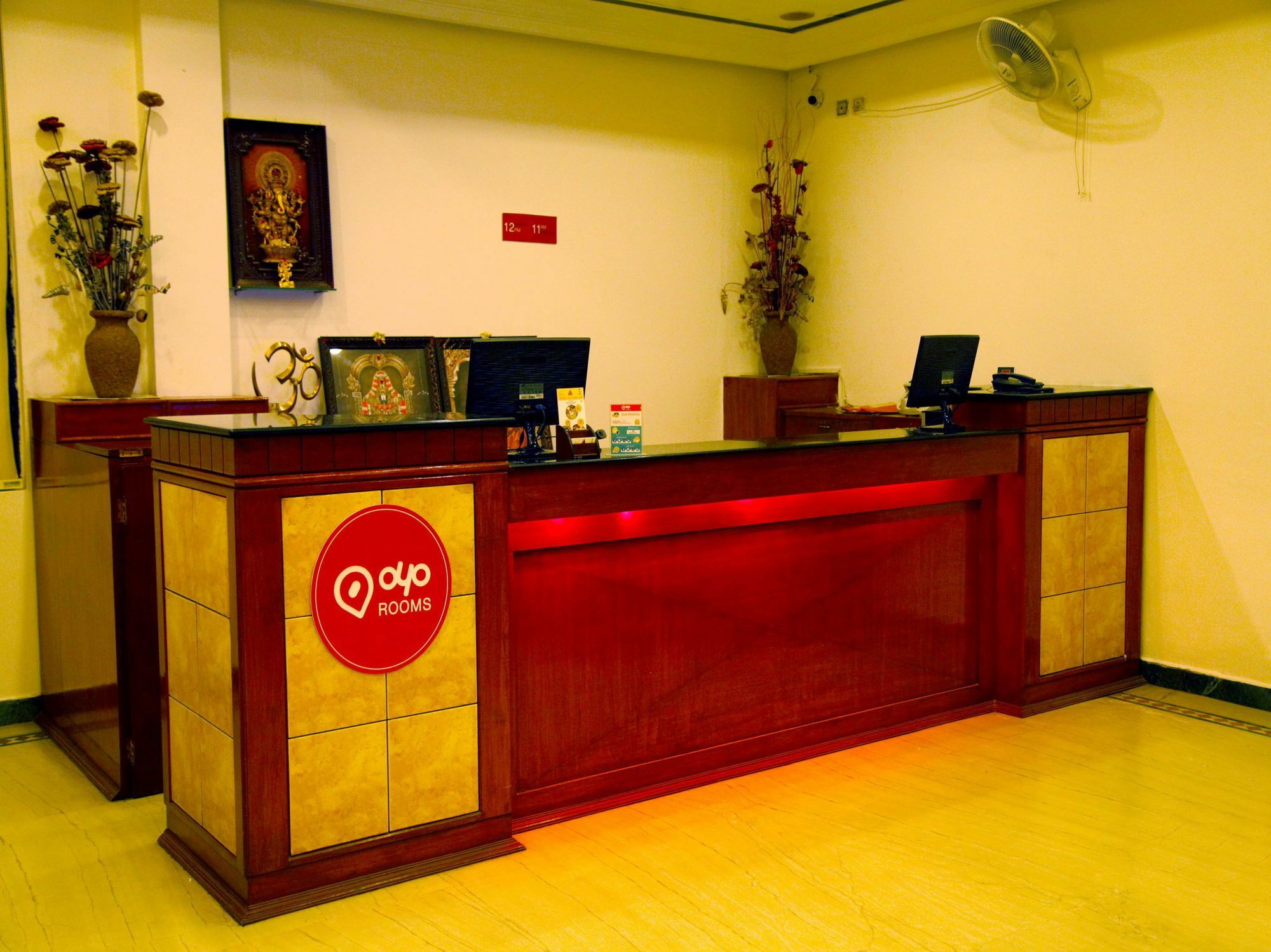 Oyo 1081 Hotel Sindhu International Tirupati Exterior photo